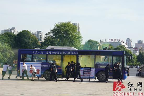 客車(chē)自動(dòng)破窗裝置,遙控自動(dòng)破玻器,破窗器,南冠破玻器
