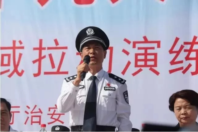 客車(chē)自動(dòng)破窗裝置,遙控自動(dòng)破玻器,破窗器,南冠破玻器